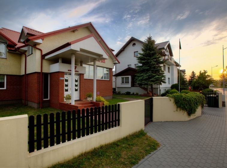 Villa Astrid - pokoje gościnne i apartamenty Villa Astrid I i II wjazd od ul. Mickiewicza