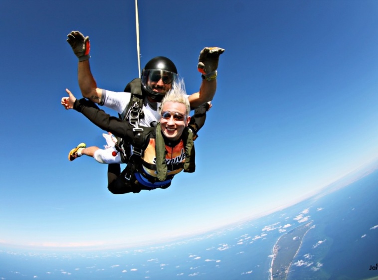 SKYDIVE HEL