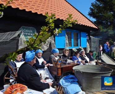 Zabytkowa Chata Rybacka z 1881 roku, w samym centrum Jastarni, nieopodal kościoła Nawiedzenia NMP.