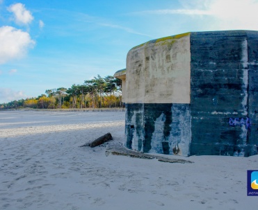 Bunkry na plaży pomiędzy Kuźnicą a Jastarnią - warto zobaczyć - od strony morza.
