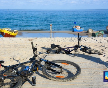 Wycieczki rowerowe - świetna forma wypoczynku w Jastarni i okolicy. Ścieżka rowerowa pozwala przejechać ok 100 km.